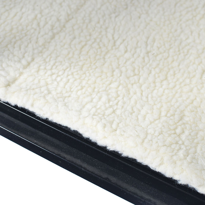 U stilu namještaja veliki drveni kavez za pse s kotačima i jastukom U stilu namještaja veliki drveni kavez za pse s kotačima i jastukom