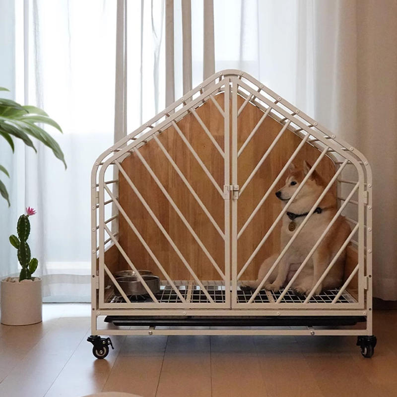 Veliki drveni čelični zatvoreni kavez za pse Veliki drveni čelični zatvoreni kavez za pse