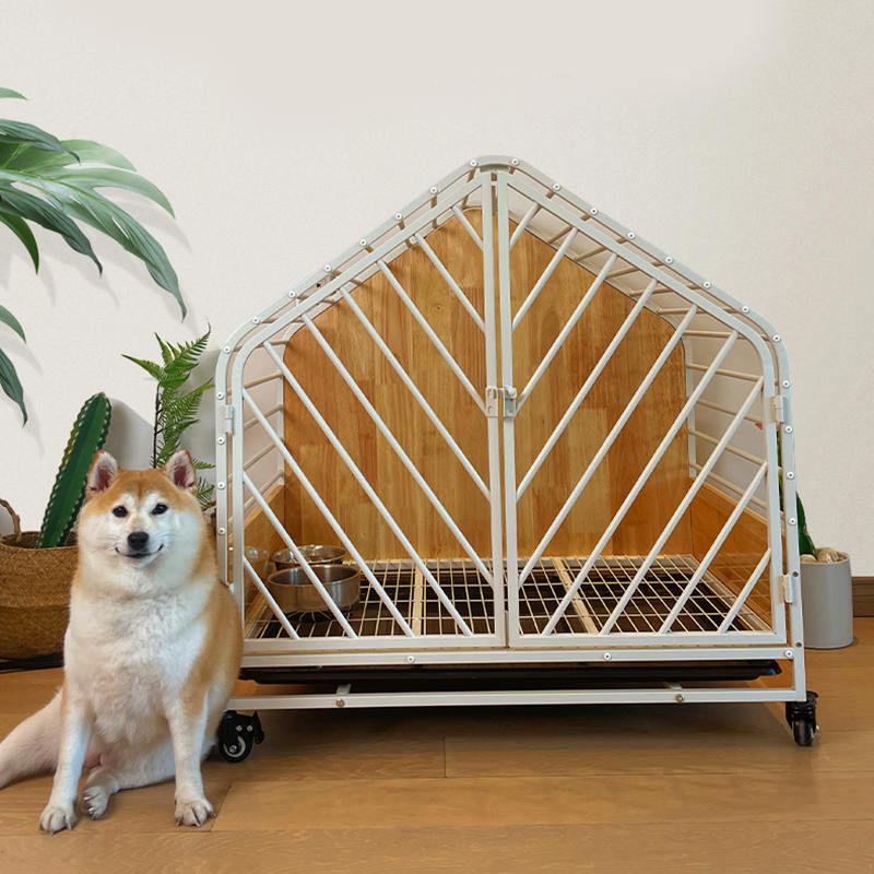 Veliki drveni čelični zatvoreni kavez za pse Veliki drveni čelični zatvoreni kavez za pse